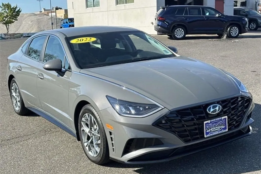 2022 Hyundai Sonata SEL photo 1