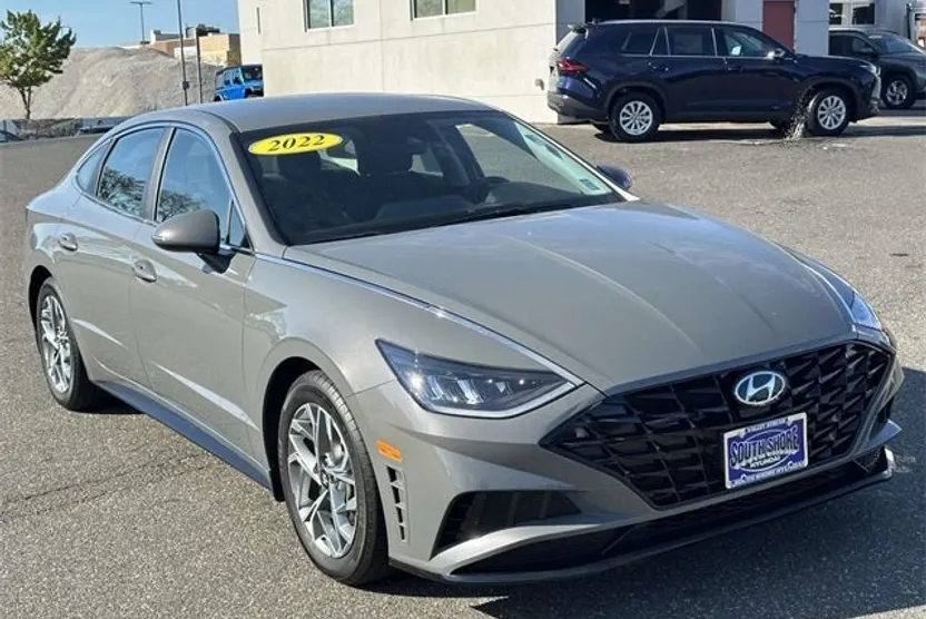 2022 Hyundai Sonata SEL photo 1