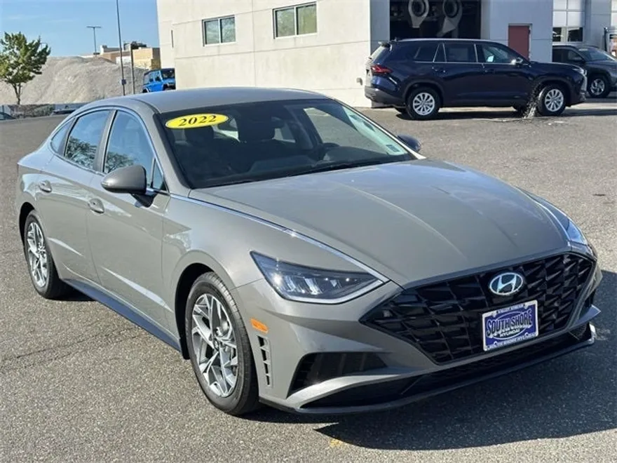 2022 Hyundai Sonata SEL photo 1