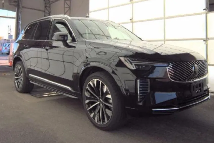 2025 Volvo XC90 Plus photo 1