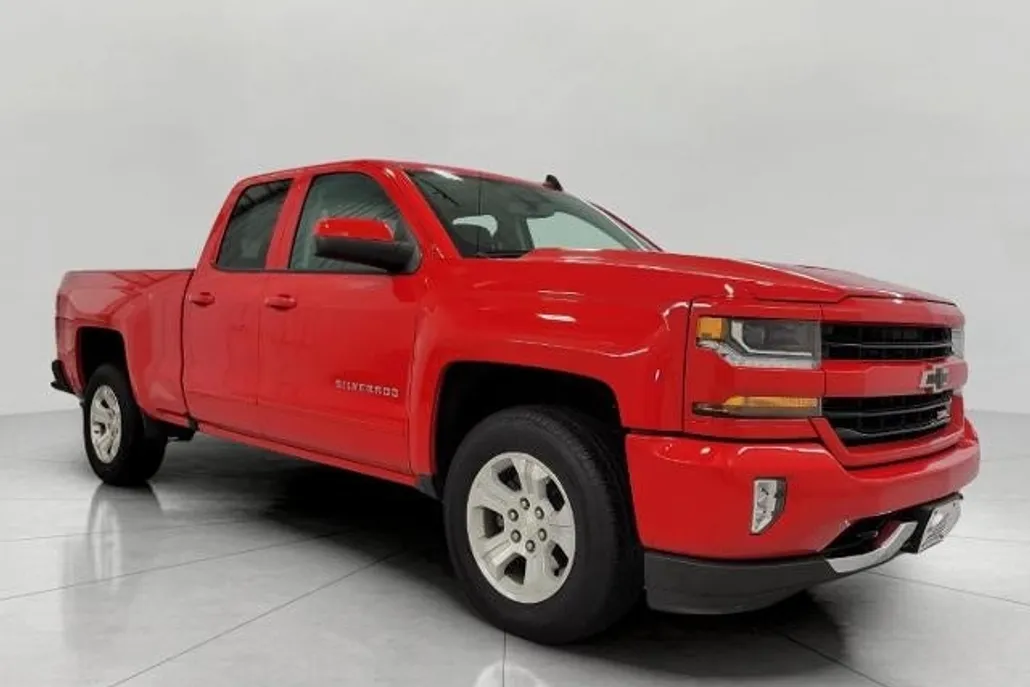 2018 Chevrolet Silverado 1500 LT photo 1