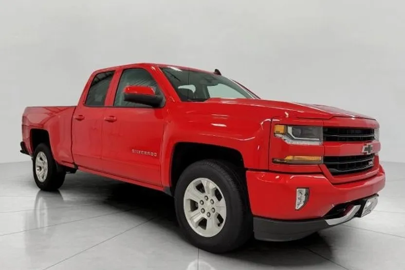 2018 Chevrolet Silverado 1500 LT photo 1