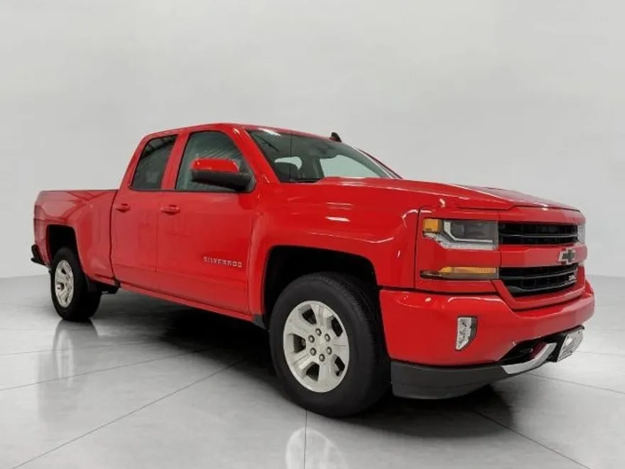 2018 Chevrolet Silverado 1500 LT photo 1