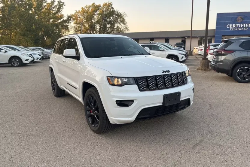 2019 Jeep Grand Cherokee Laredo photo 1
