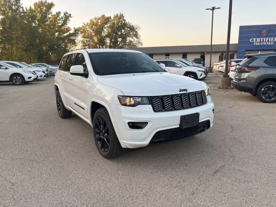 2019 Jeep Grand Cherokee Laredo photo 1