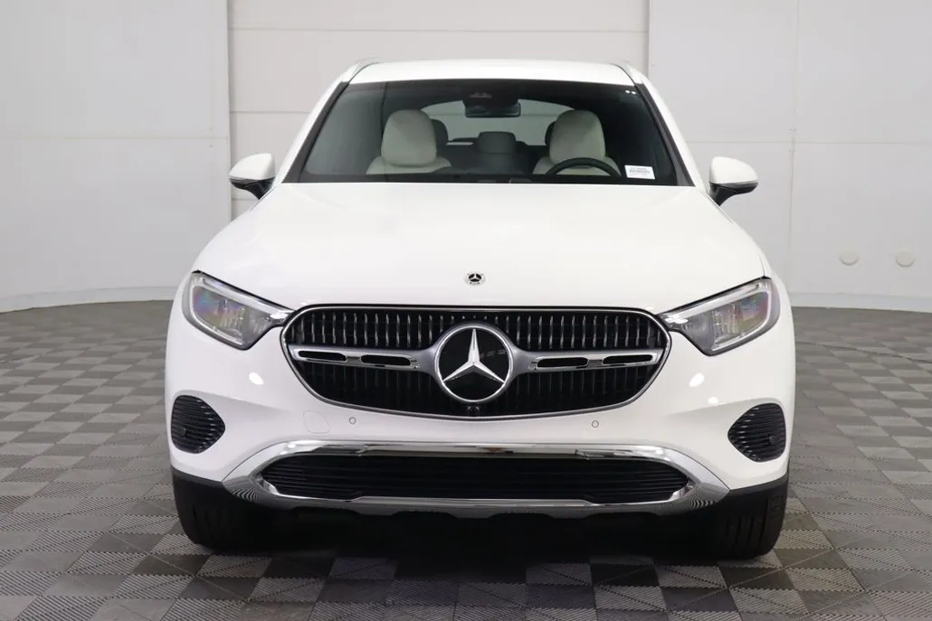 2025 Mercedes Benz GLC 300 photo 1