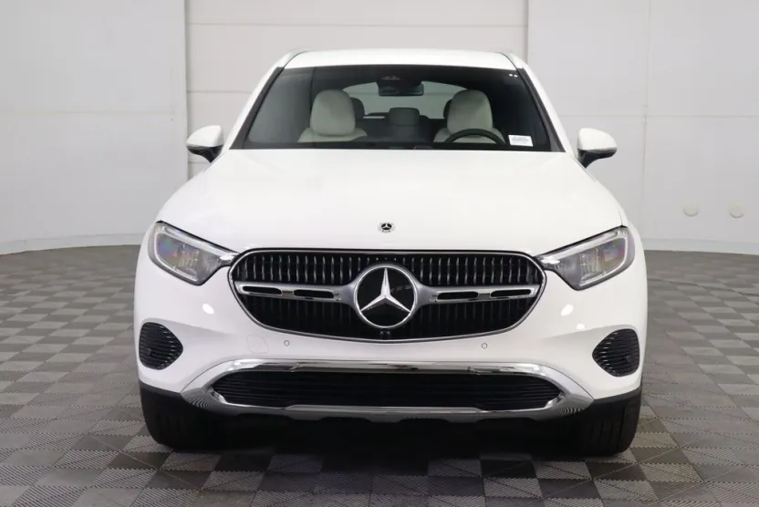 2025 Mercedes Benz GLC 300 photo 1