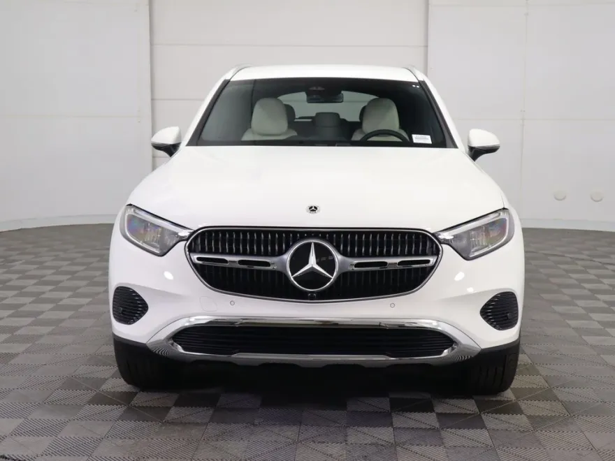 2025 Mercedes Benz GLC 300 photo 1