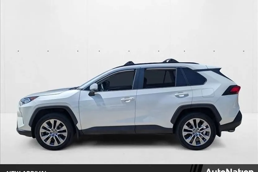 2021 Toyota RAV4 XLE Premium photo 1