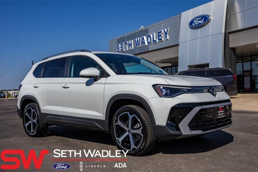 2025 Volkswagen Taos SEL photo 1