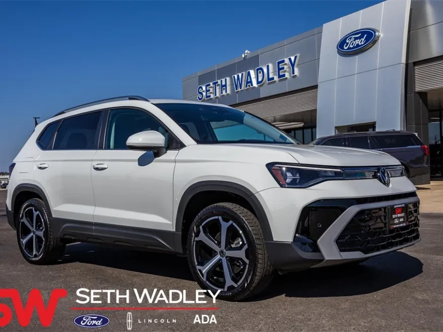 2025 Volkswagen Taos SEL photo 1