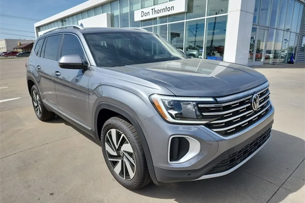 2025 Volkswagen Atlas SEL photo 1