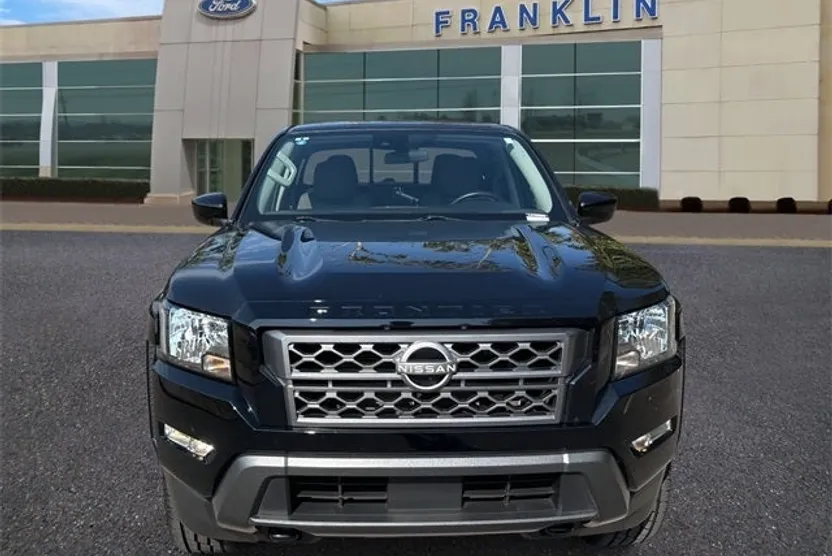 2022 Nissan Frontier SV photo 1