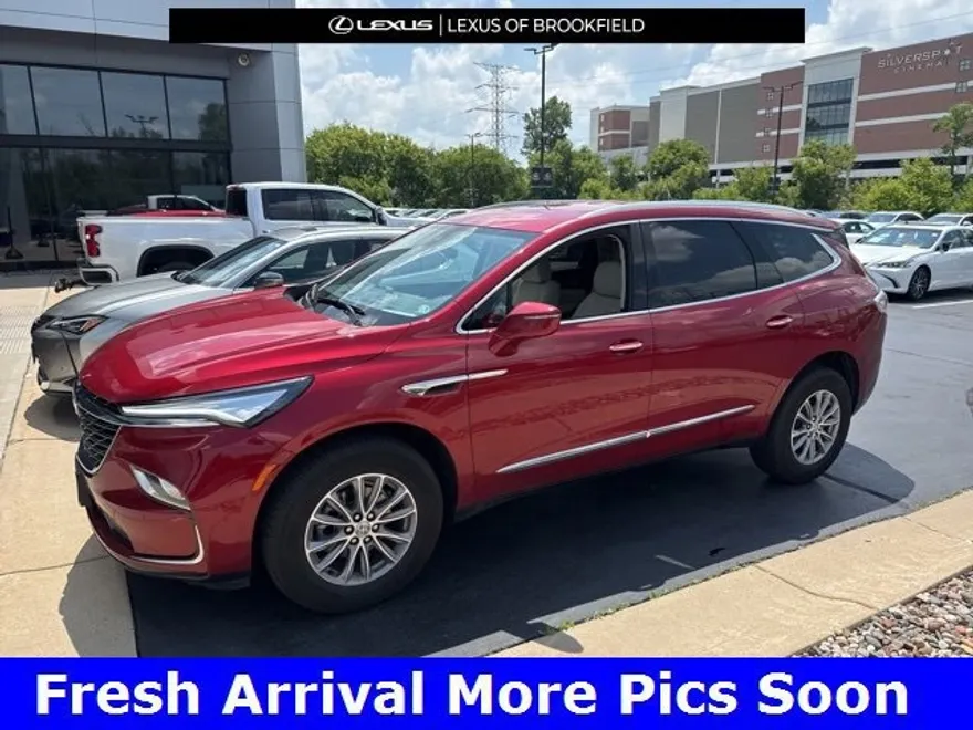 2024 Buick Enclave Essence photo 1