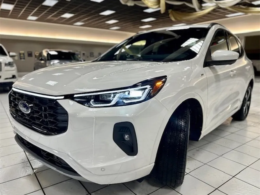 2024 Ford Escape Hybrid ST-Line Elite photo 1