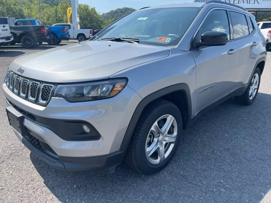 2024 Jeep Compass Latitude photo 1