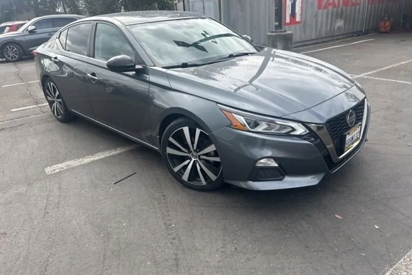 2020 Nissan Altima 2.5 SR photo 1
