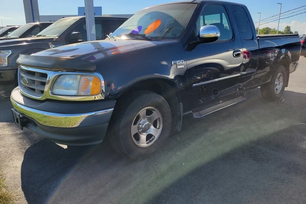 2002 Ford F-150 XLT photo 1