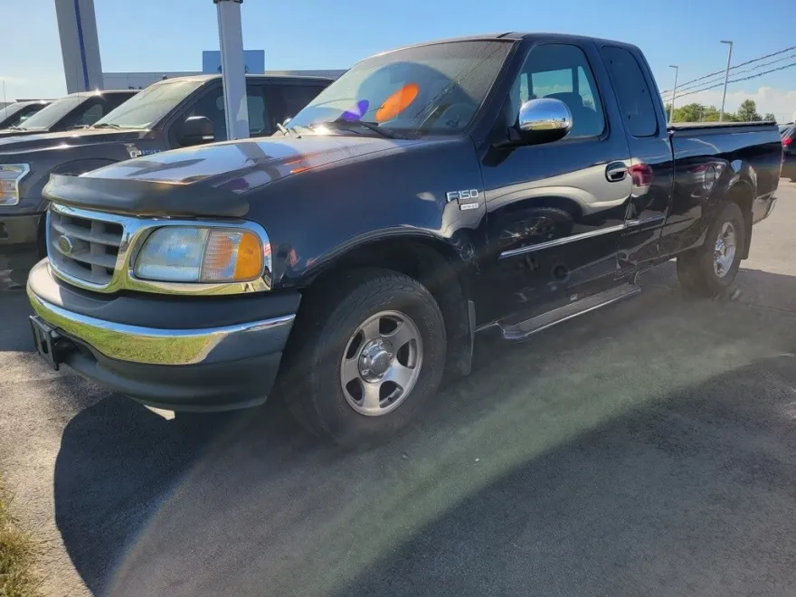 2002 Ford F-150 XLT photo 1