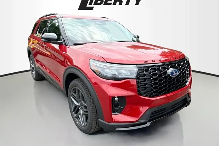 2025 Ford Explorer ST-Line photo 1