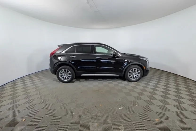 2023 Cadillac XT4 Premium Luxury photo 1