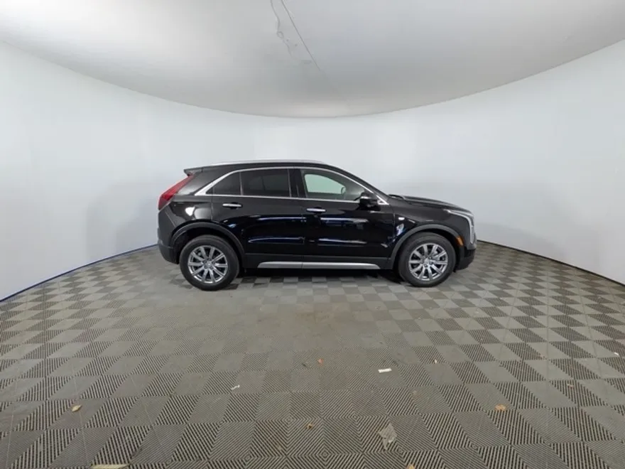 2023 Cadillac XT4 Premium Luxury photo 1