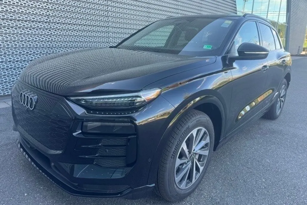2025 Audi Q6 E-tron Premium Plus photo 1
