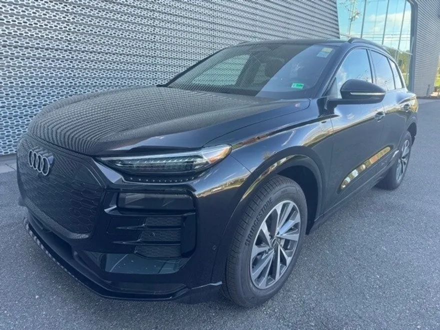 2025 Audi Q6 E-tron Premium Plus photo 1