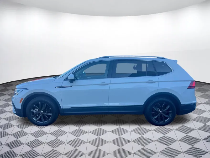 2024 Volkswagen Tiguan SE Wolfsburg Edition photo 1