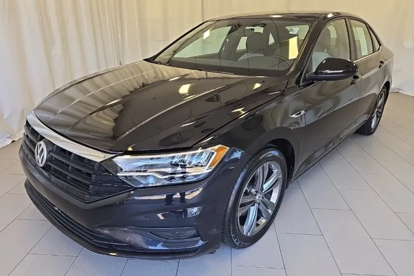 2021 Volkswagen Jetta SE R-Line photo 1