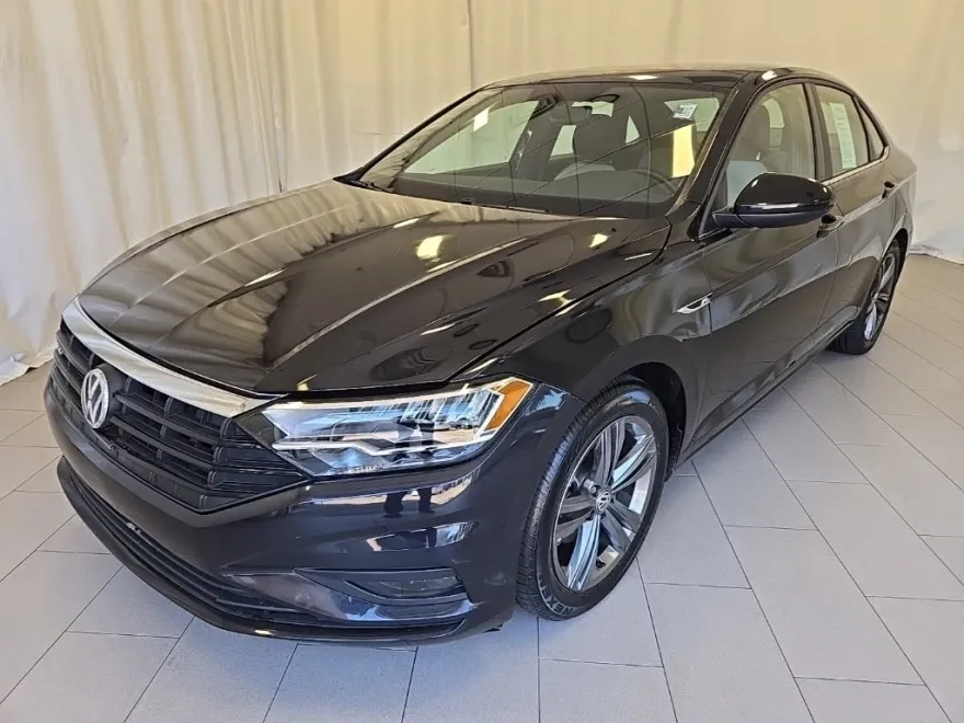 2021 Volkswagen Jetta SE R-Line photo 1
