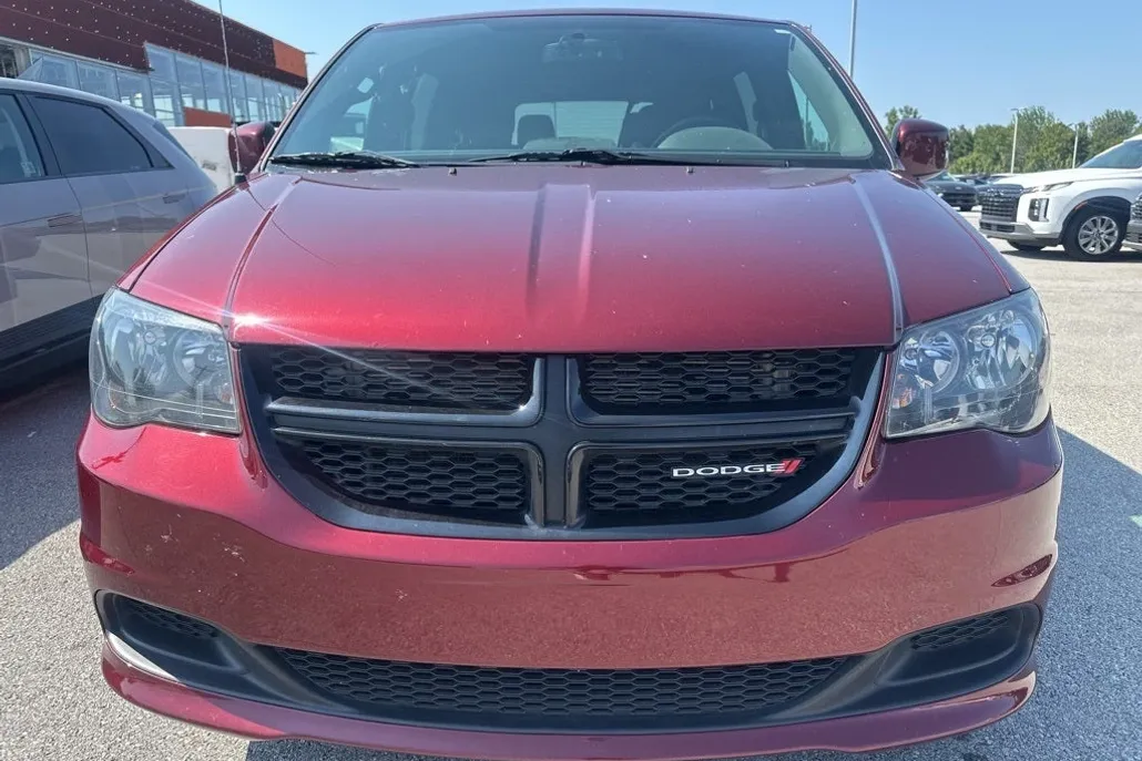 2017 Dodge Grand Caravan SE photo 1
