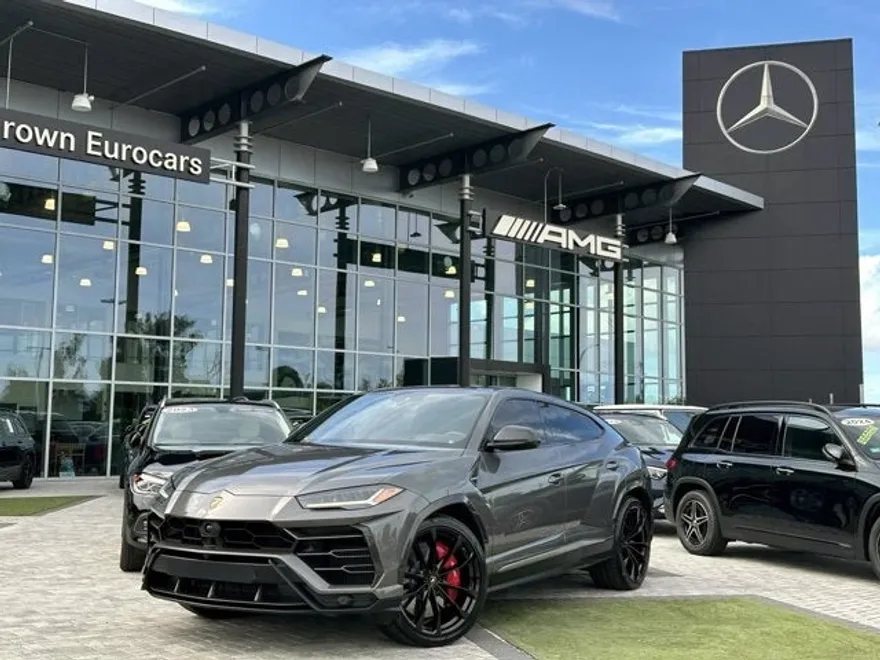 2022 Lamborghini Urus Base photo 1