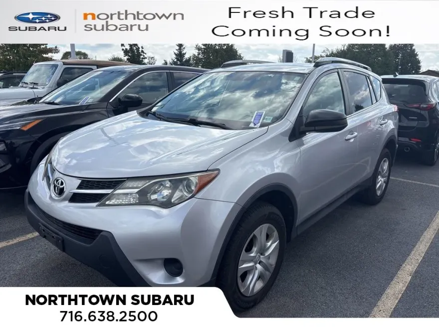 2015 Toyota RAV4 LE photo 1