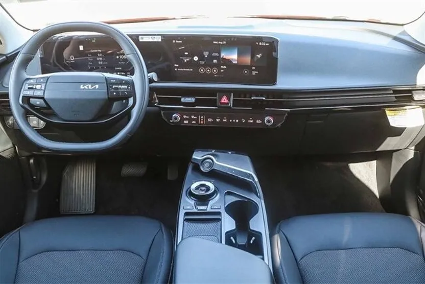 2025 Kia EV6 Light photo 1