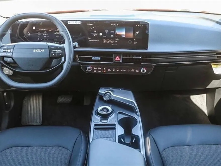 2025 Kia EV6 Light photo 1