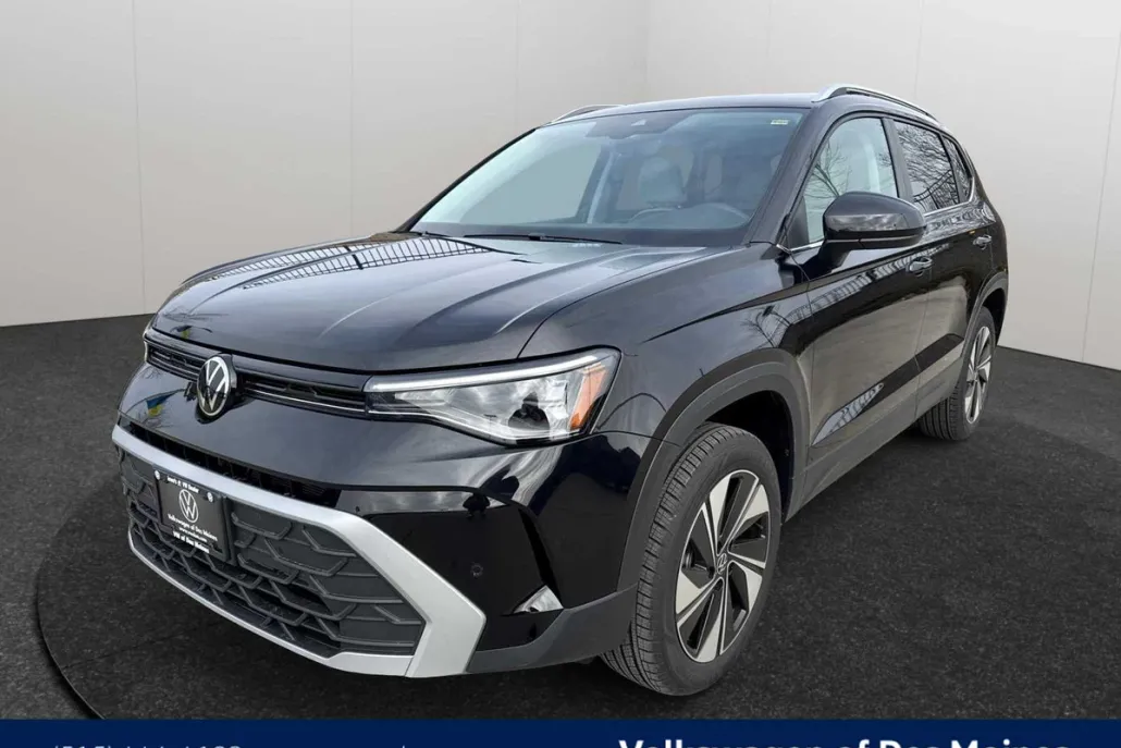 2025 Volkswagen Taos SE photo 1