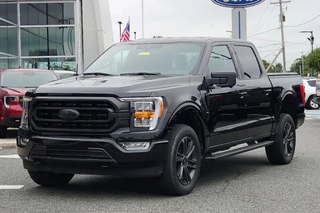 2023 Ford F-150 XLT photo 1