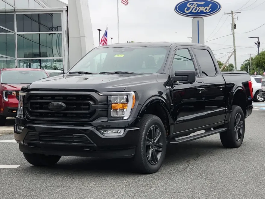 2023 Ford F-150 XLT photo 1