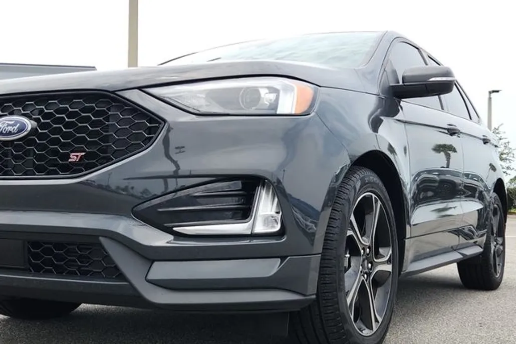 2021 Ford Edge ST photo 1