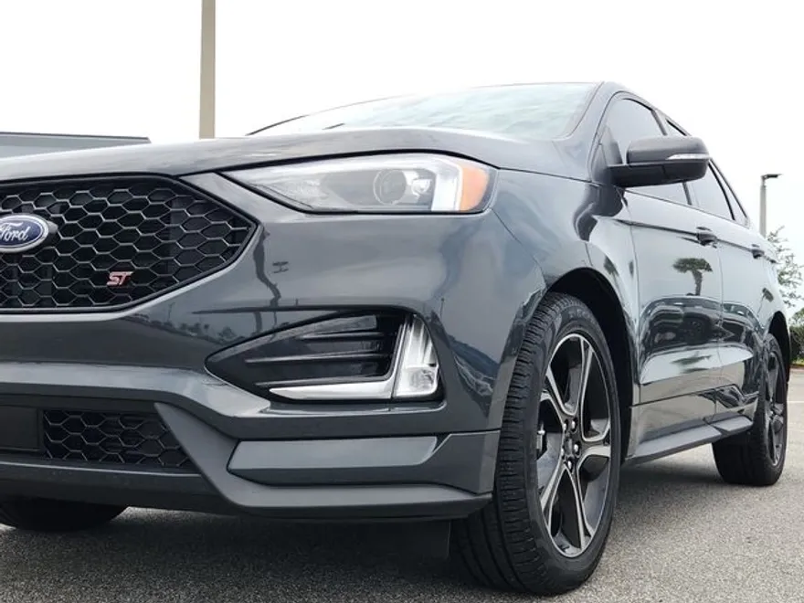 2021 Ford Edge ST photo 1