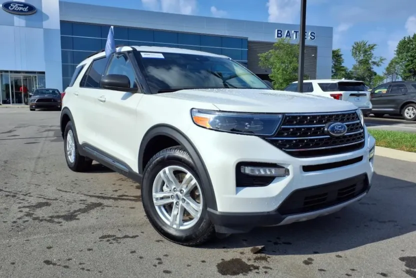 2022 Ford Explorer XLT photo 1