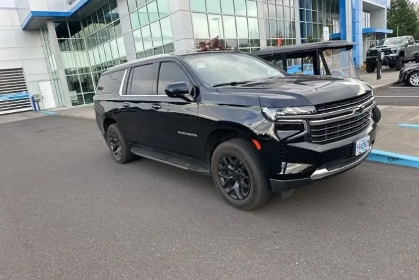 2021 Chevrolet Suburban LT photo 1