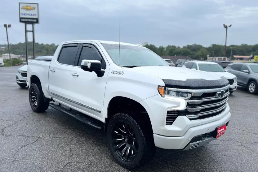 2024 Chevrolet Silverado 1500 High Country photo 1