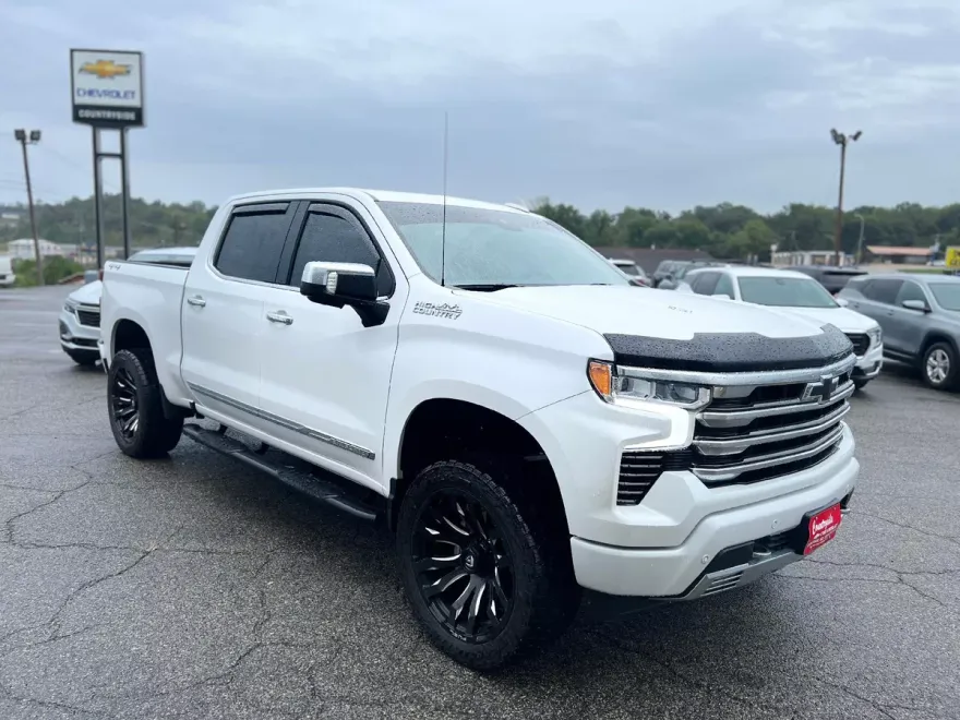 2024 Chevrolet Silverado 1500 High Country photo 1