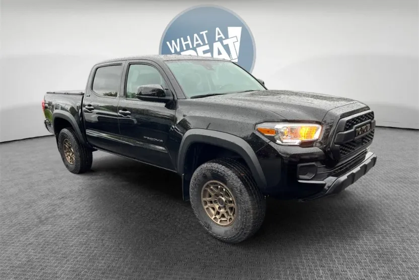 2023 Toyota Tacoma LE photo 1