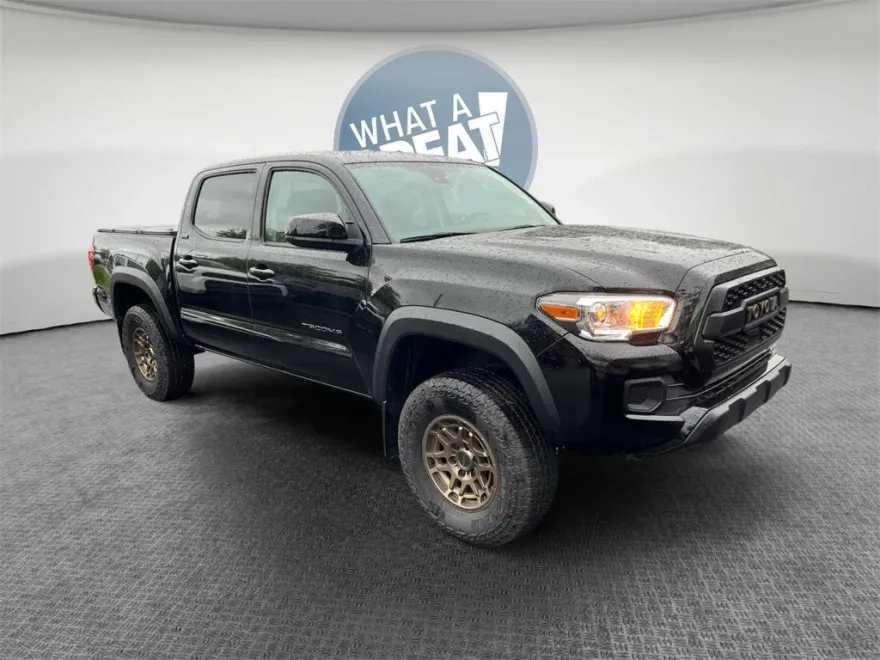 2023 Toyota Tacoma LE photo 1