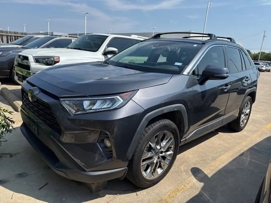 2020 Toyota RAV4 XLE Premium photo 1