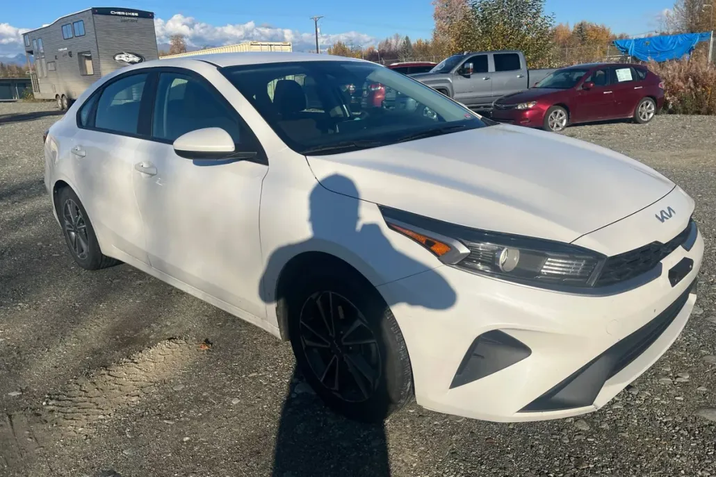 2022 Kia Forte LXS photo 1