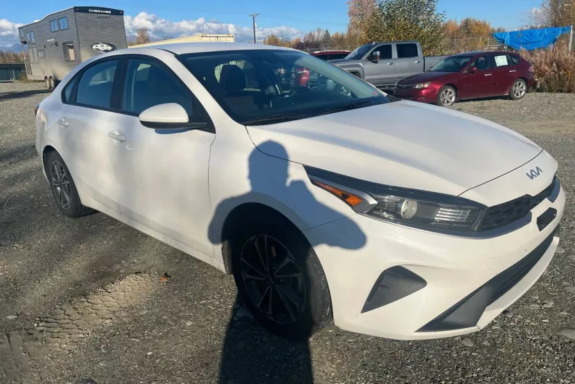 2022 Kia Forte LXS photo 1